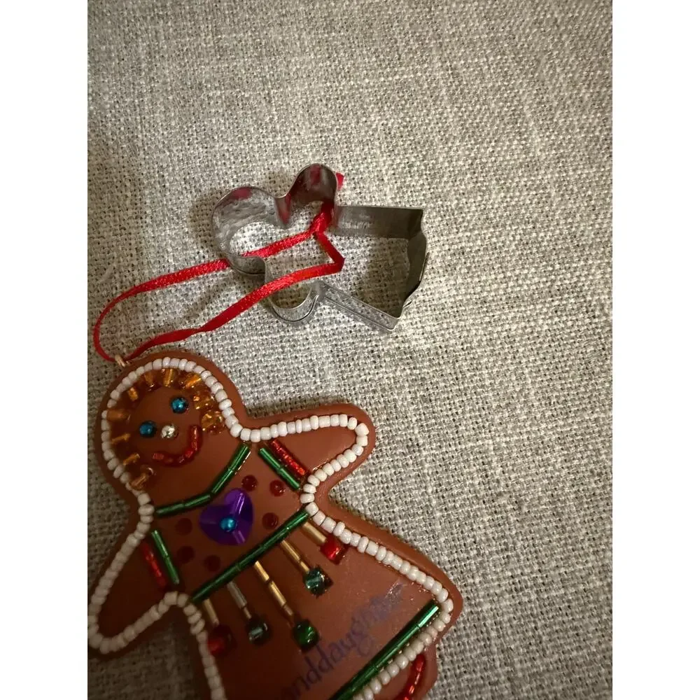 🎄2003 Hallmark Keepsake Granddaughter Gingerbread Girl w/ Metal Cookie Cutter